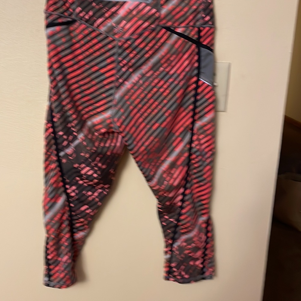 Athleta Large woman’s cropped length leggings zip pocket elastic tie in waist - Picture 7 of 8